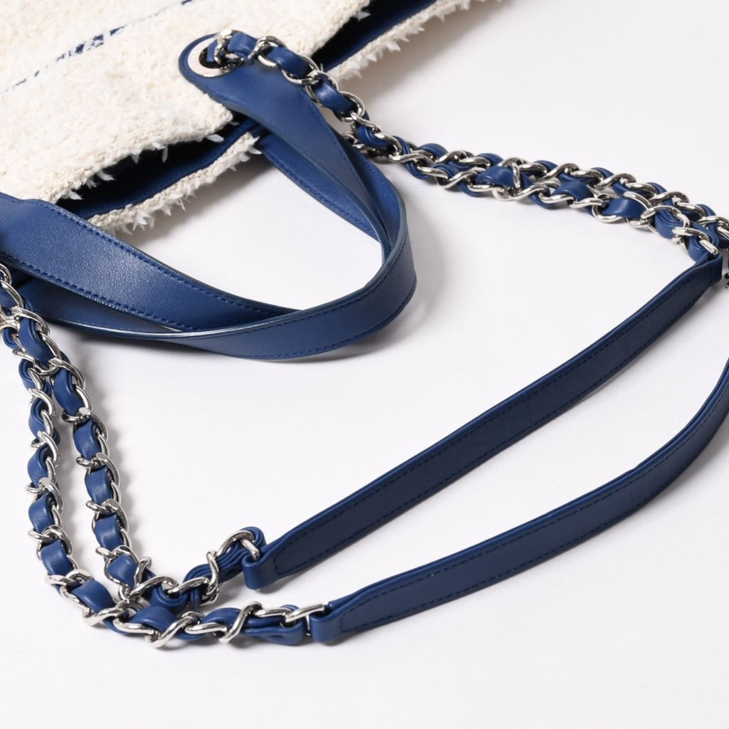 Chanel Tote Bag Pile Large Shopping White Blue — view 4