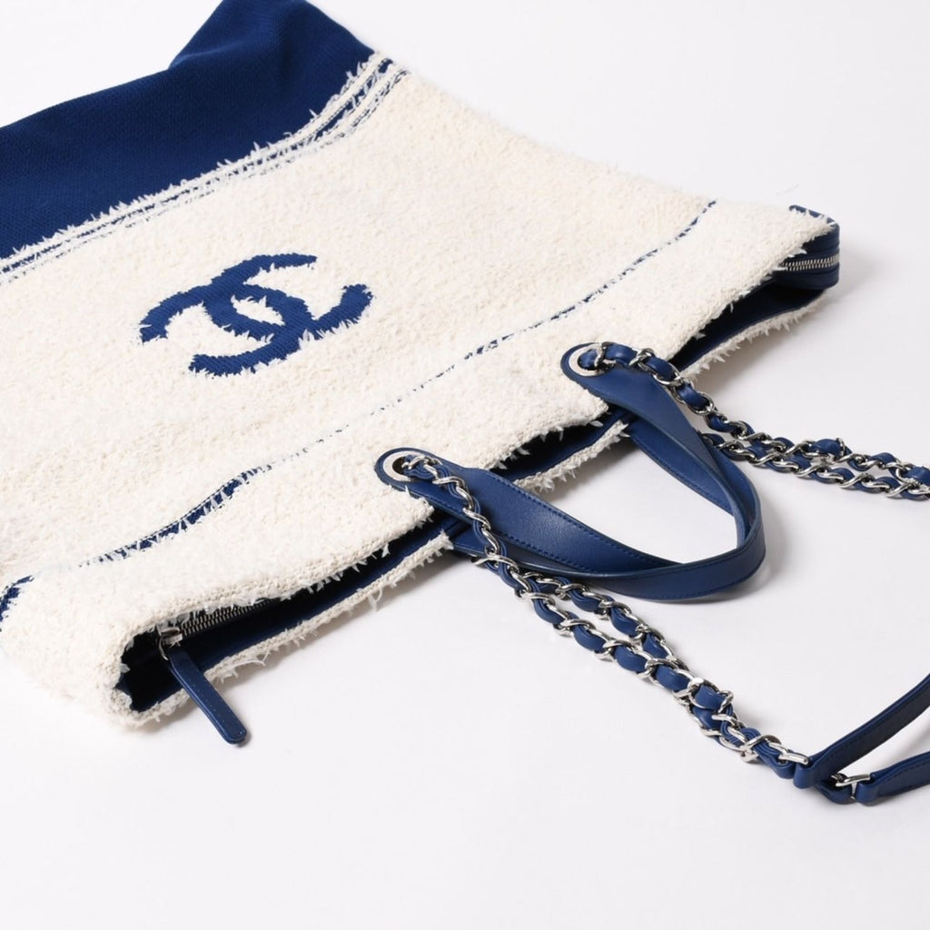 Chanel Tote Bag Pile Large Shopping White Blue — view 3
