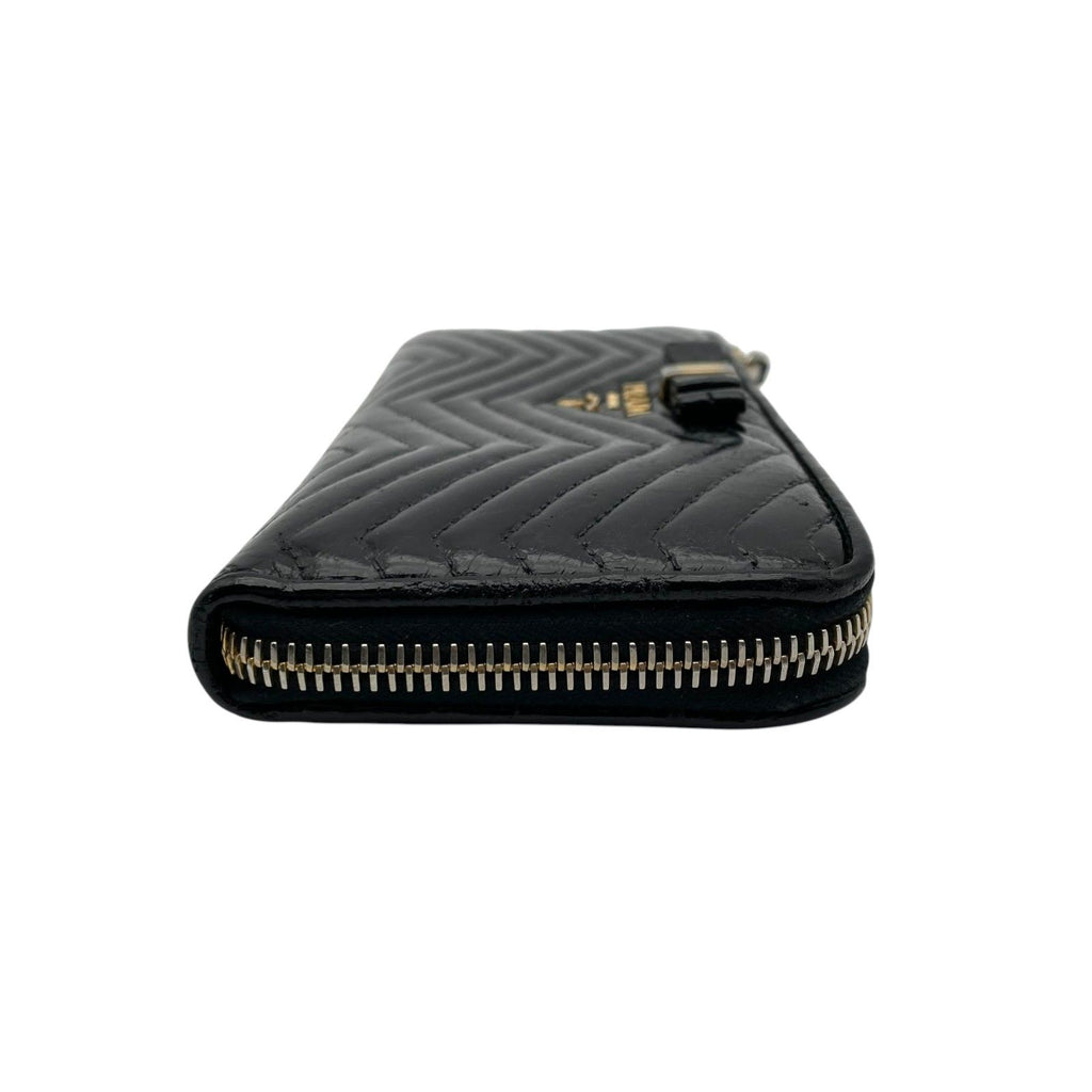 Prada Wallet L-shaped Zipper Quilted V-shaped Stitch Ribbon Metal Logo Nappa — view 5