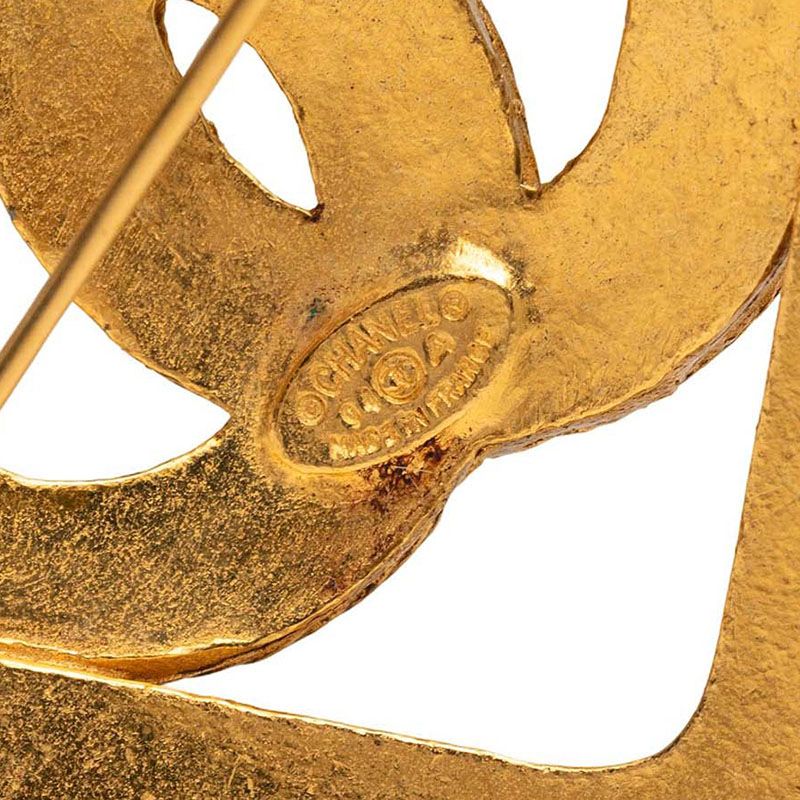 Chanel CC Logo Vintage Brooch Gold Plated — view 3