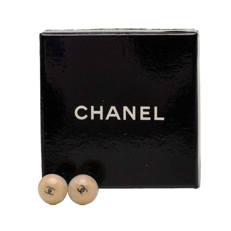 Chanel CC Logo Vintage Round Stud Earrings 99 White Plastic Metal — view 4