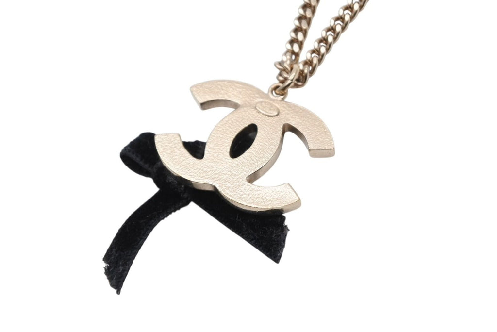 Chanel CC Logo Ribbon Necklace Metal Black Gold — view 6