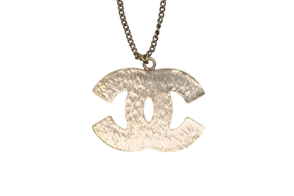 Chanel CC Logo Necklace Metal Clear Gold — view 3