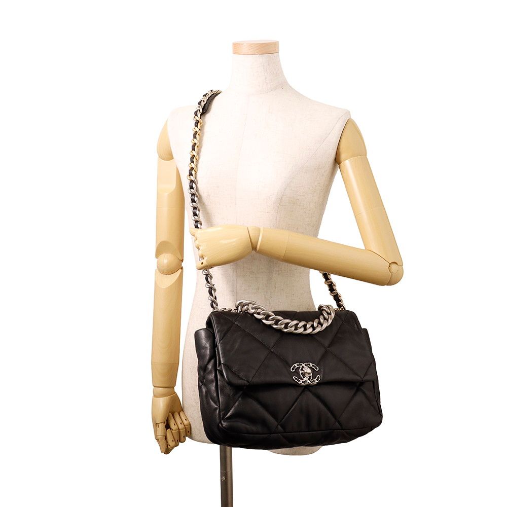 Chanel Chain Shoulder Bag 19 Large Lambskin 2-Way Black — view 4