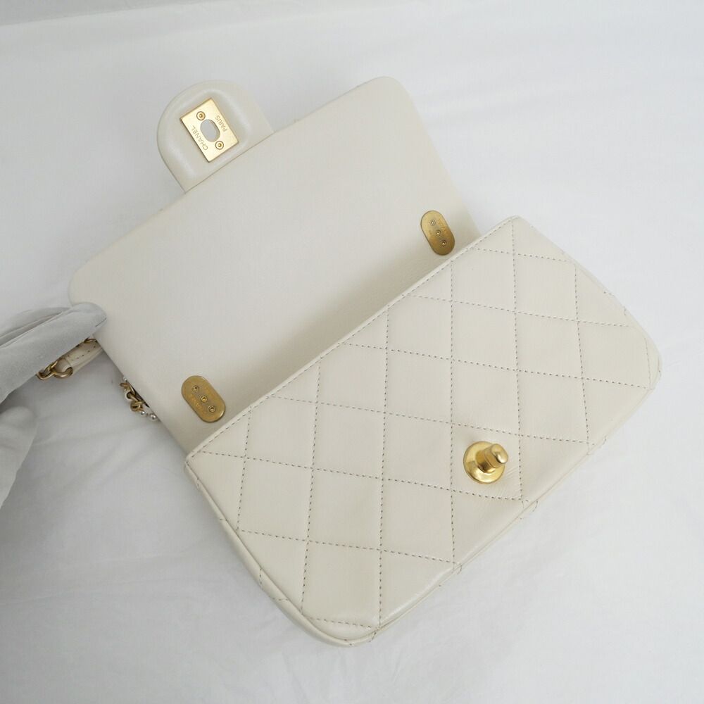 Chanel Chain Shoulder Bag White Pearl Gold — view 6