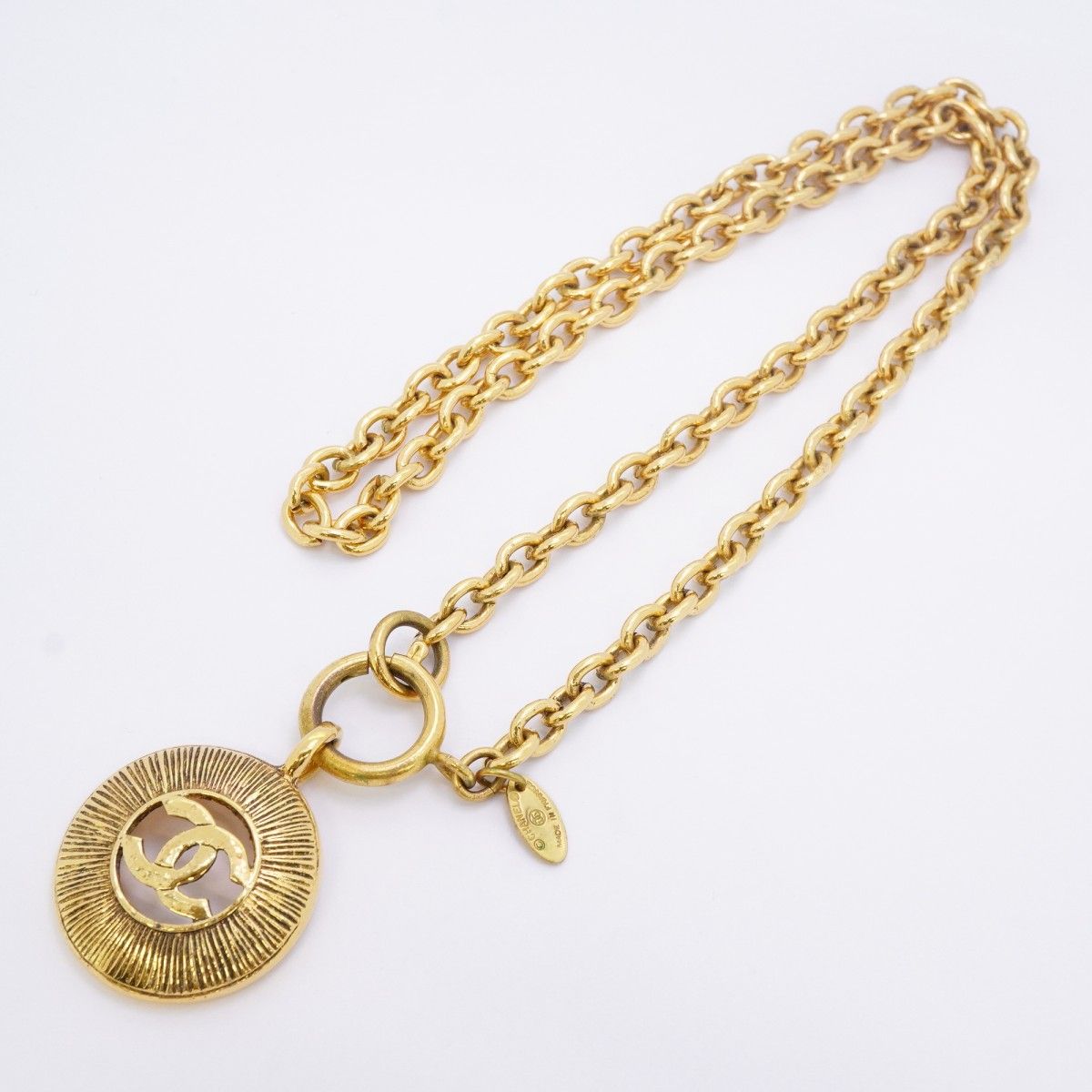 Chanel Necklace Vintage CC Logo Round — view 3