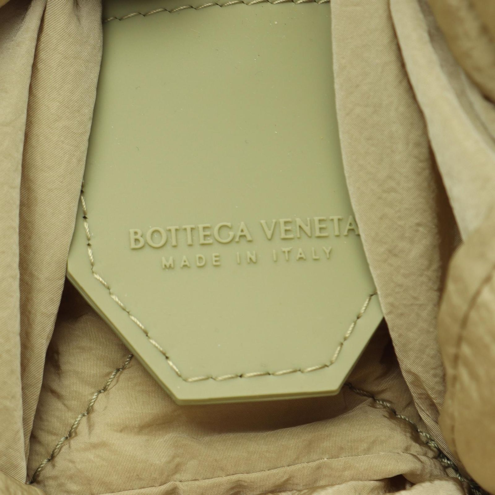 Bottega Veneta Shoulder Bag Maxi Intrecciato Padded Tech Cassette Light Green — view 4