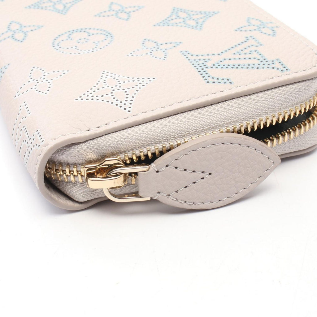 Louis Vuitton Round Wallet Zippy Mahina Flight Mode Brume Leather — view 6