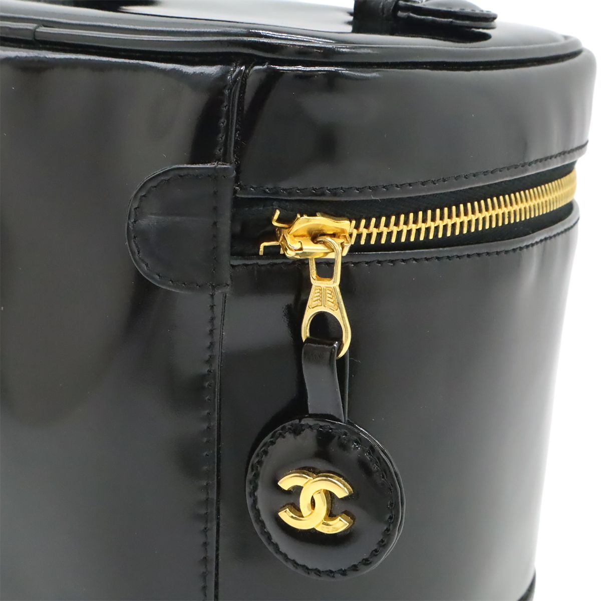 Chanel CC Logo Vanity Handbag Makeup Pouch Cosmetic Enamel Patent Leather Black — view 5