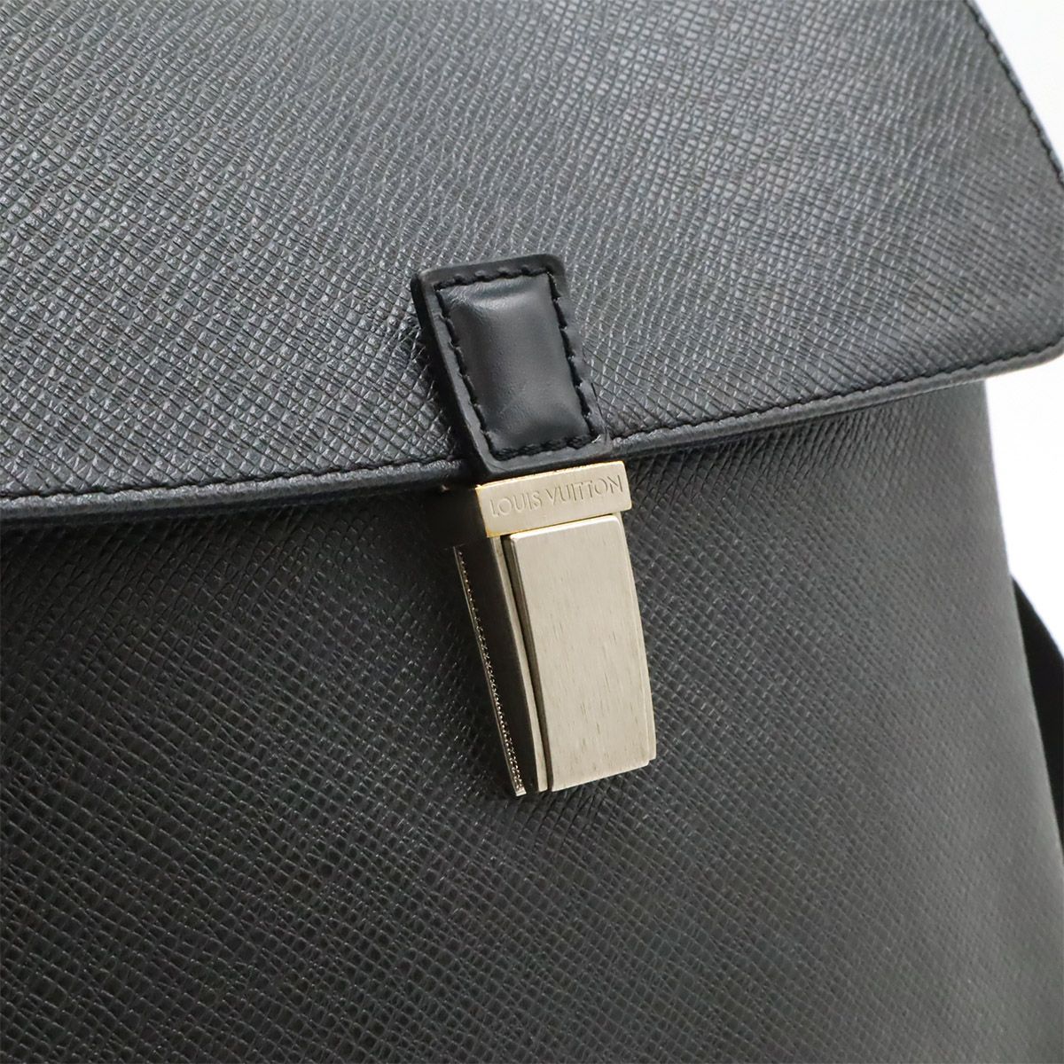 Louis Vuitton Taiga Shoulder Bag Crossbody Leather Ardoise Black — view 8
