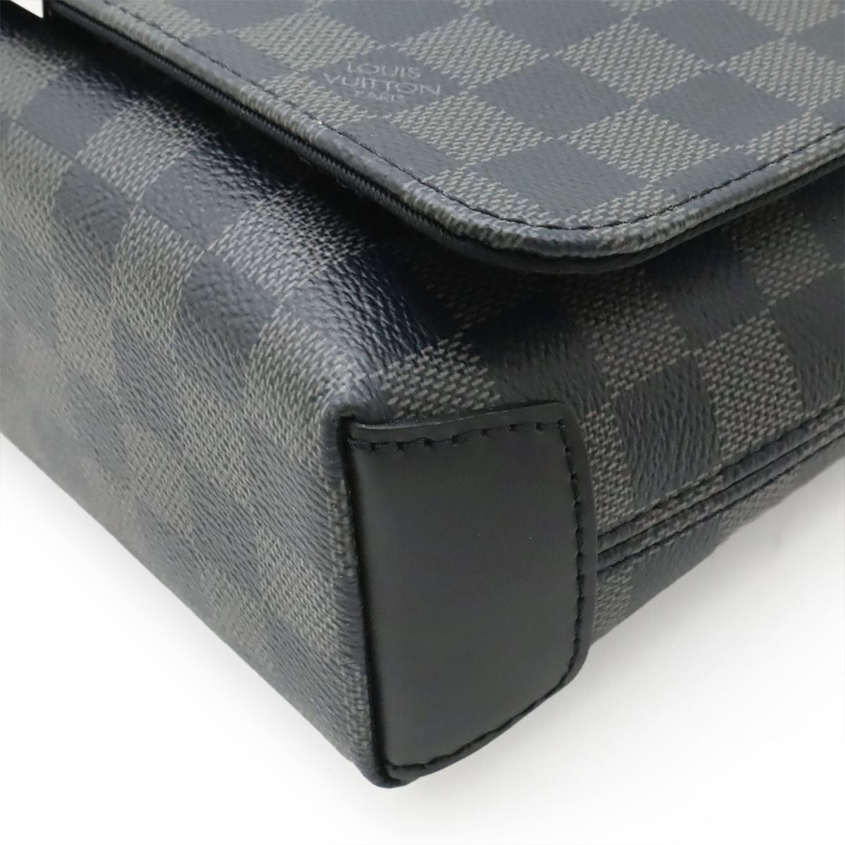 Louis Vuitton Damier Graphite District PM Messenger — view 3