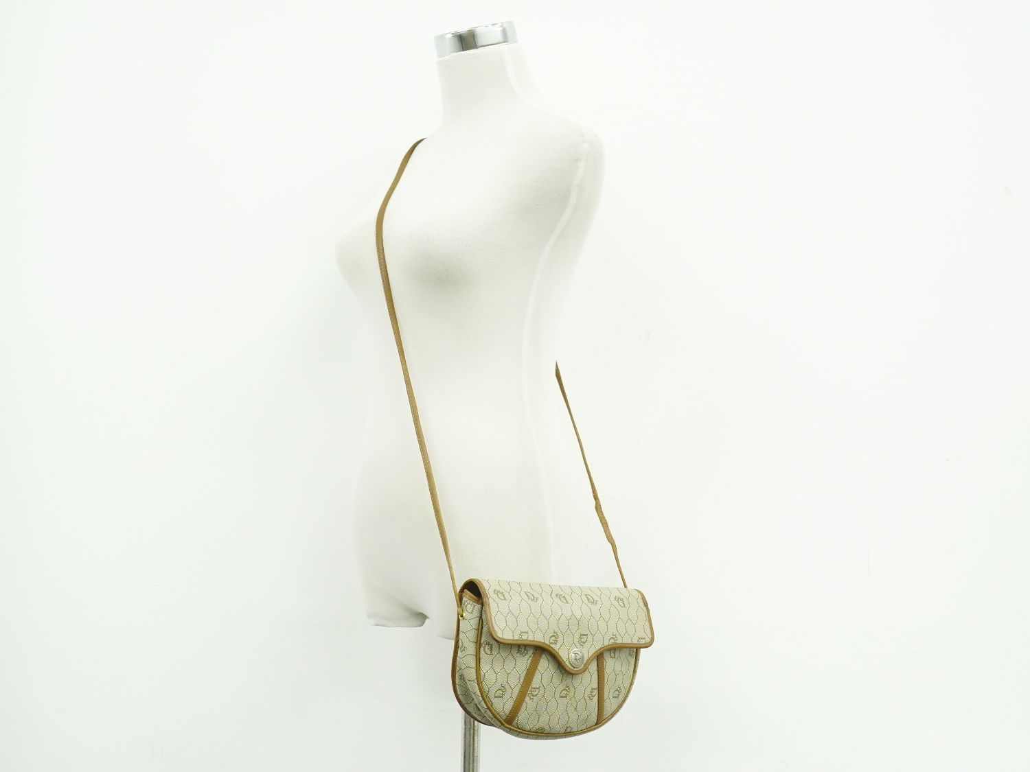 Dior Honeycomb Pattern Shoulder Bag Pochette Beige — view 6