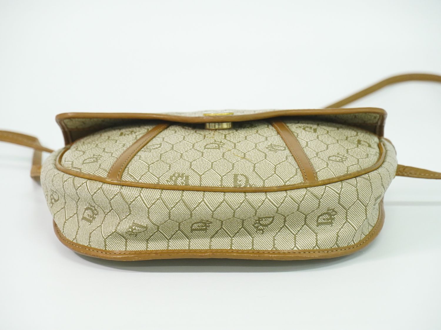 Dior Honeycomb Pattern Shoulder Bag Pochette Beige — view 3