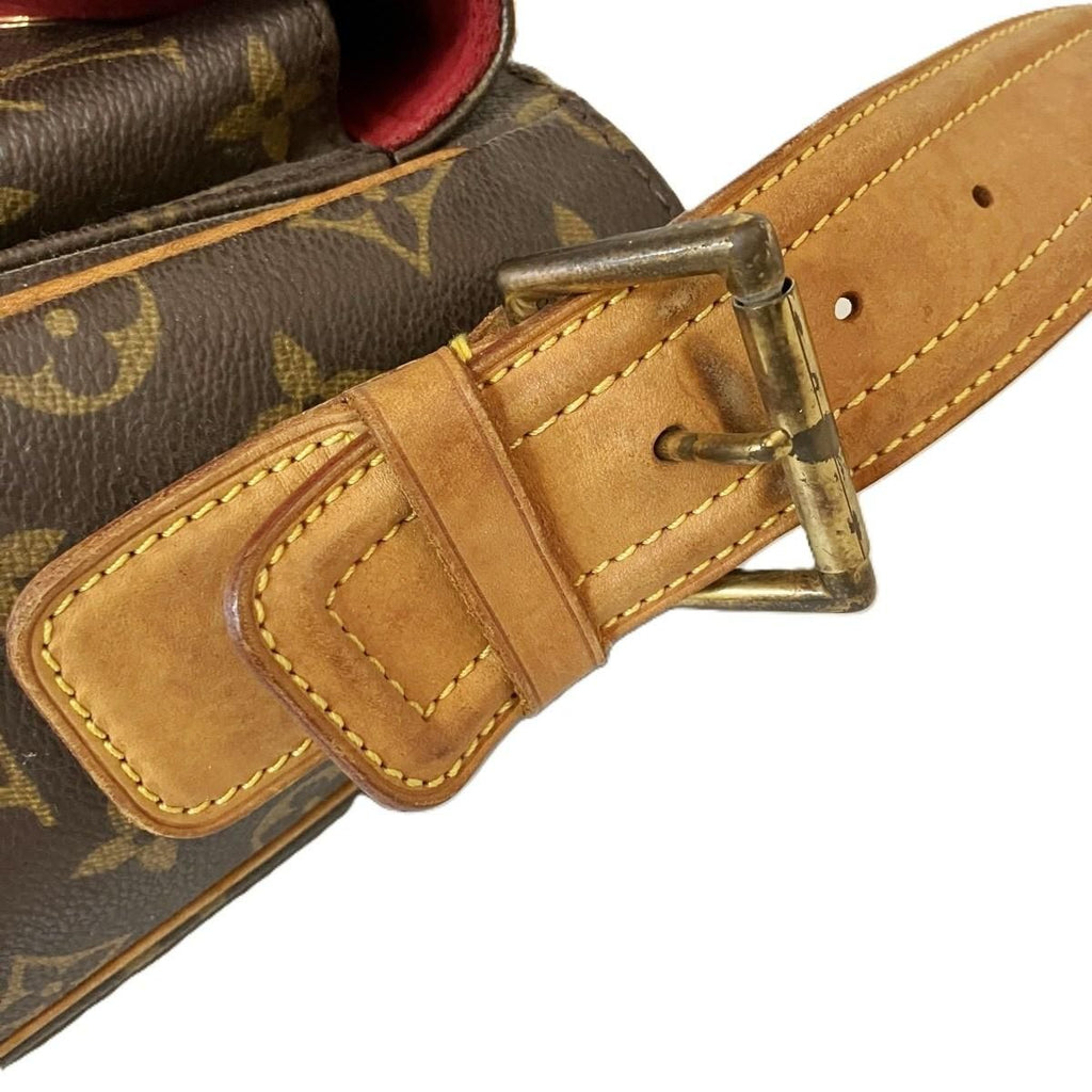Louis Vuitton GM Monogram Shoulder Bag Canvas — view 6