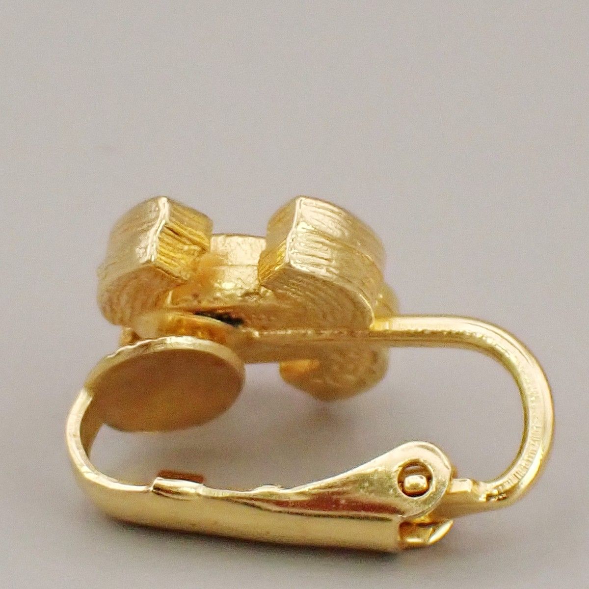 Chanel Earrings CC Logo Gold — view 4