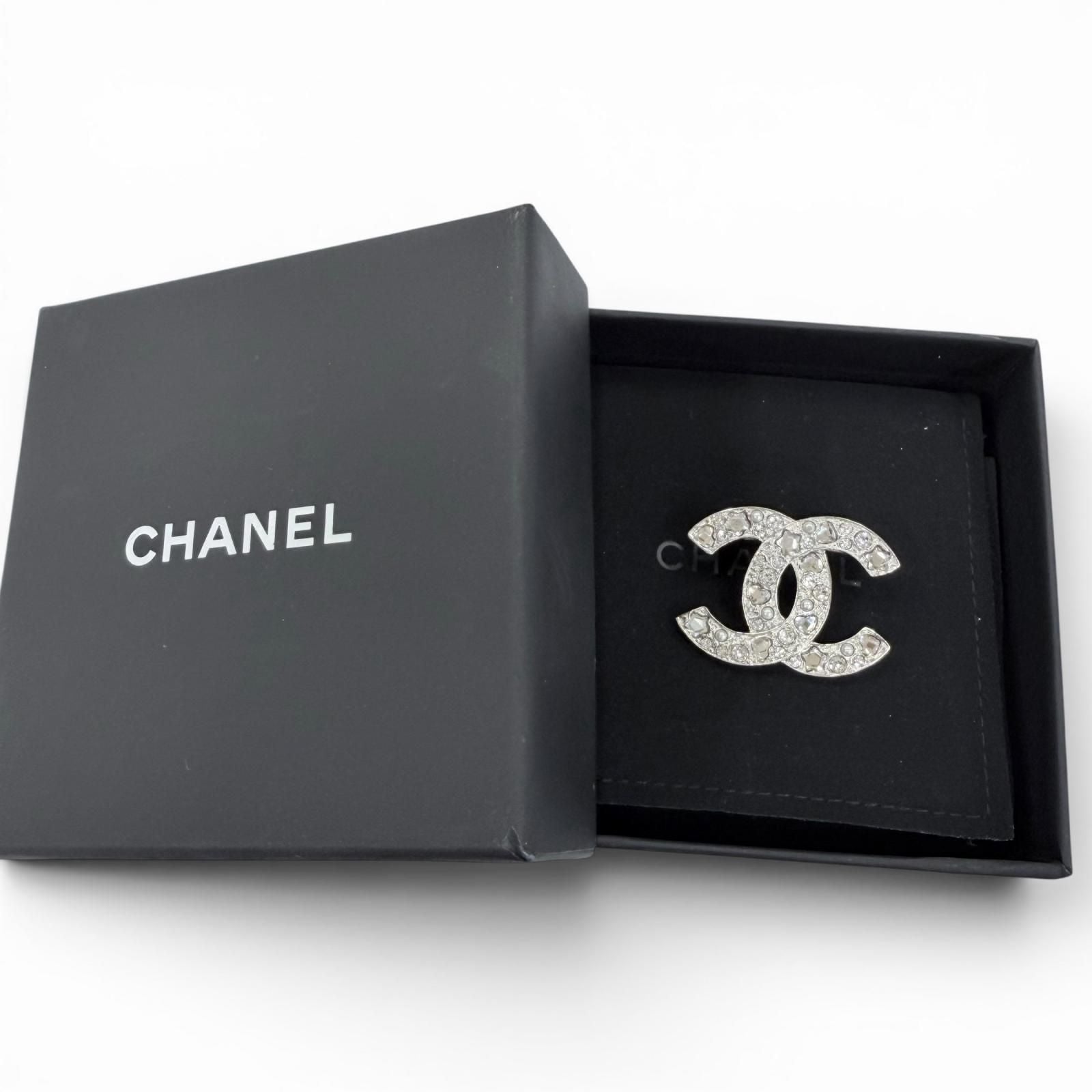 Chanel CC Logo Star Heart Faux Pearl Rhinestone Brooch Silver — view 2