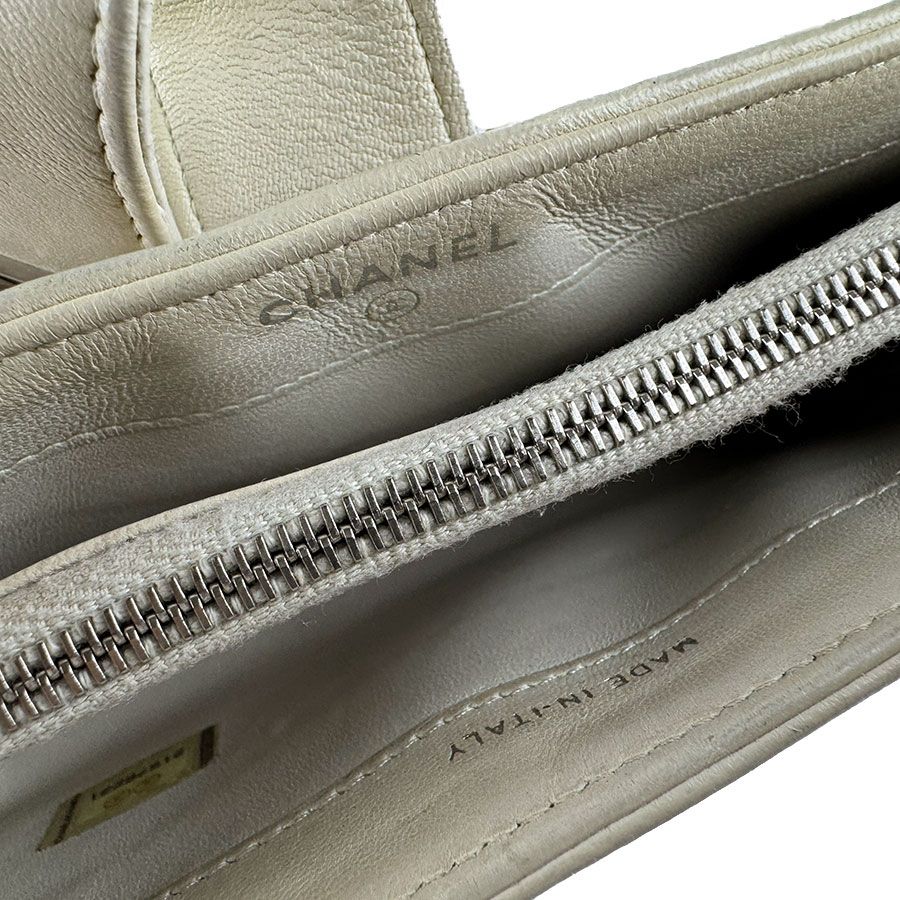 Chanel Shoulder Bag Ivory — view 5