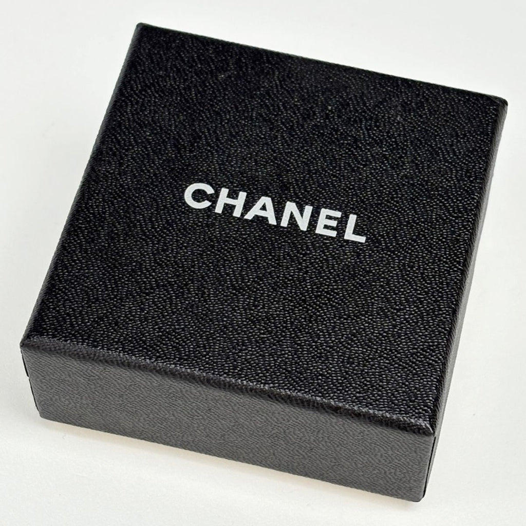 Chanel CC Logo Round Earrings Gold Plated — view 5