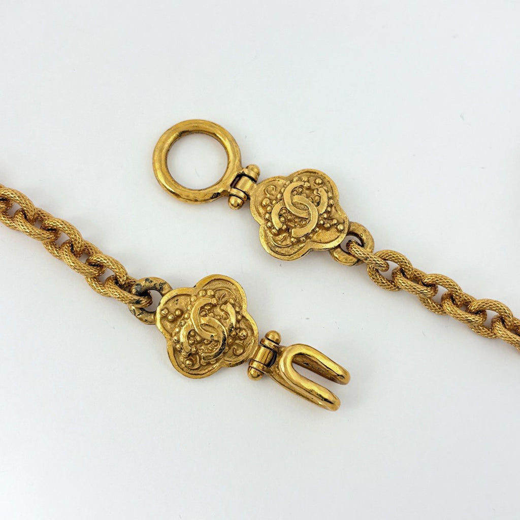 Chanel CC Logo Necklace Clover Gold Plated — view 3