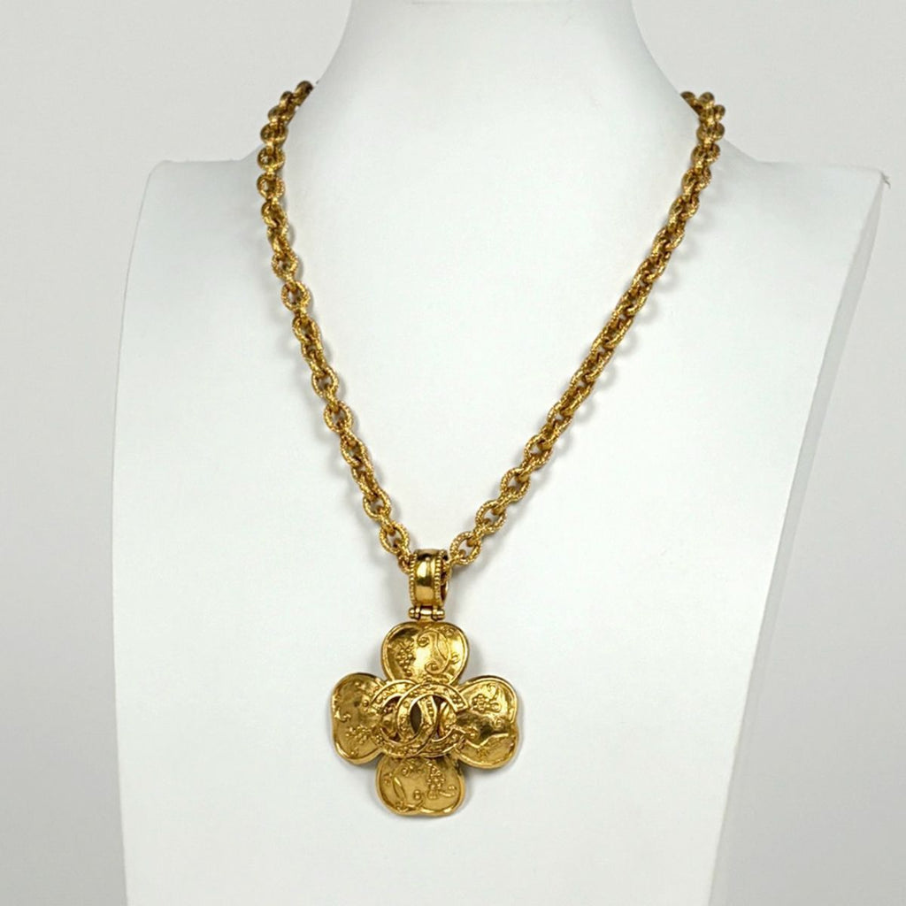 Chanel CC Logo Necklace Clover Gold Plated — view 6