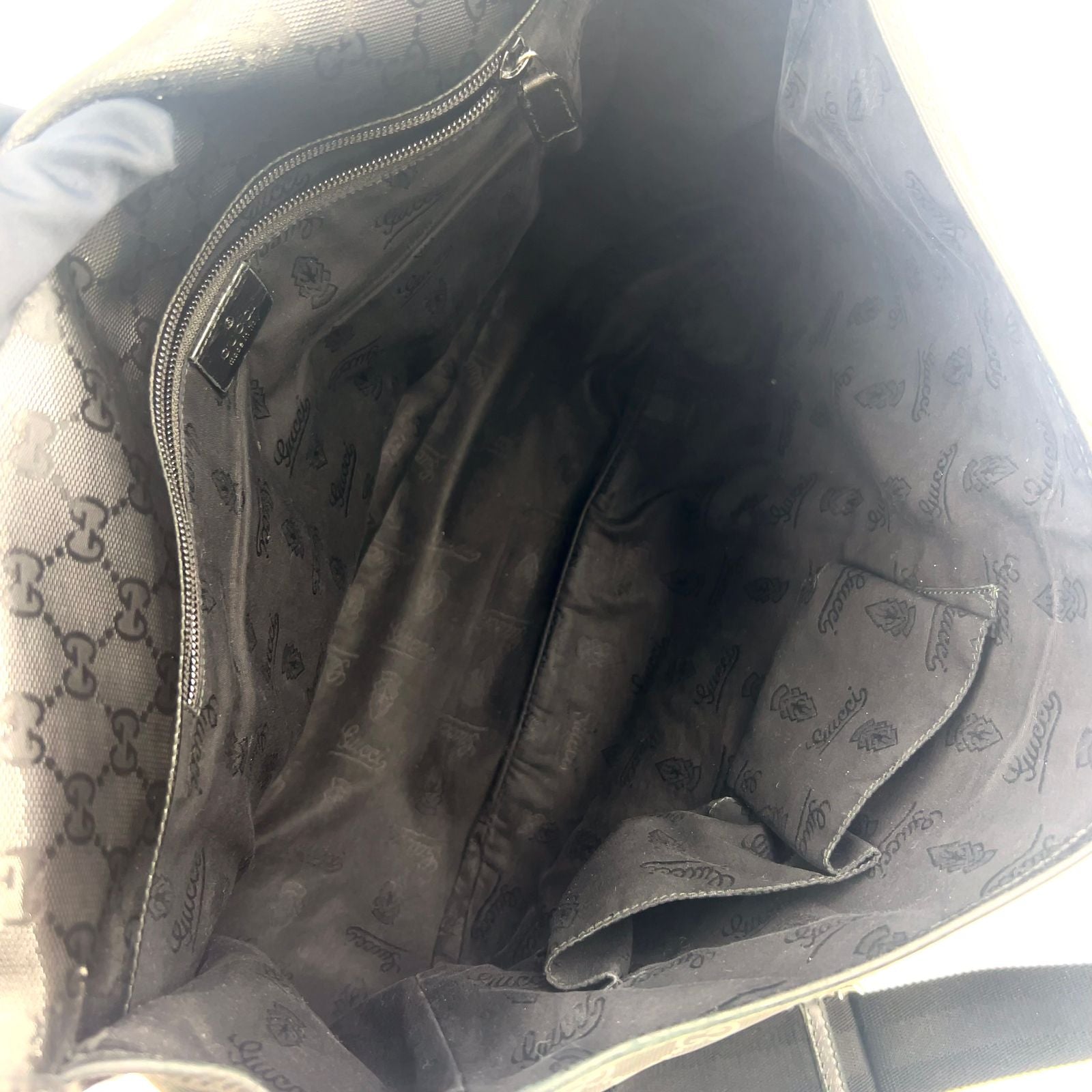 Gucci GG Supreme Leather Black Shoulder Bag Silver — view 3
