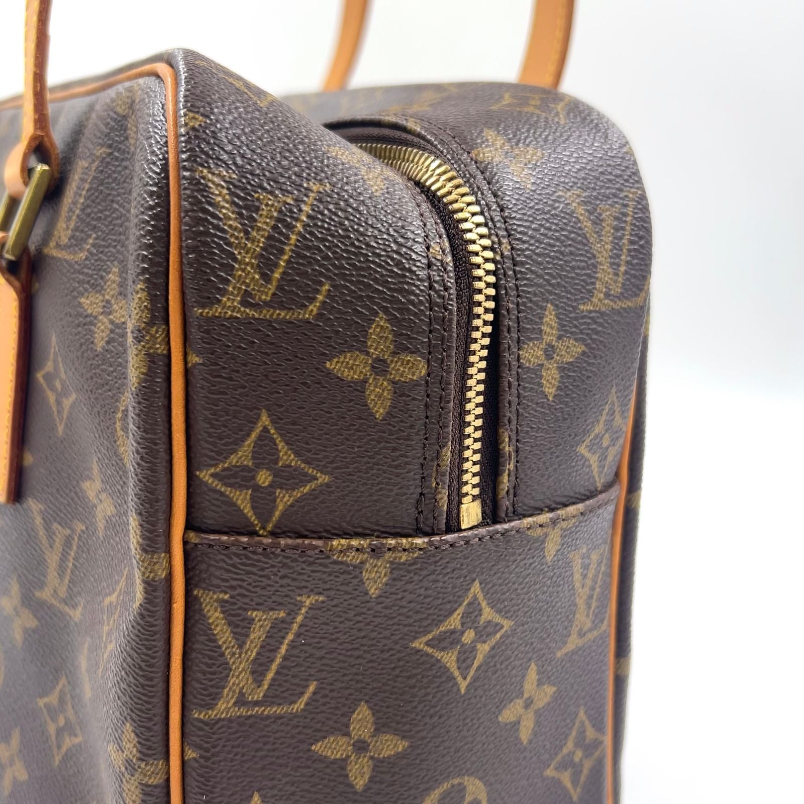 Louis Vuitton Cite GM Monogram Leather Brown Light Shoulder Bag Gold — view 6