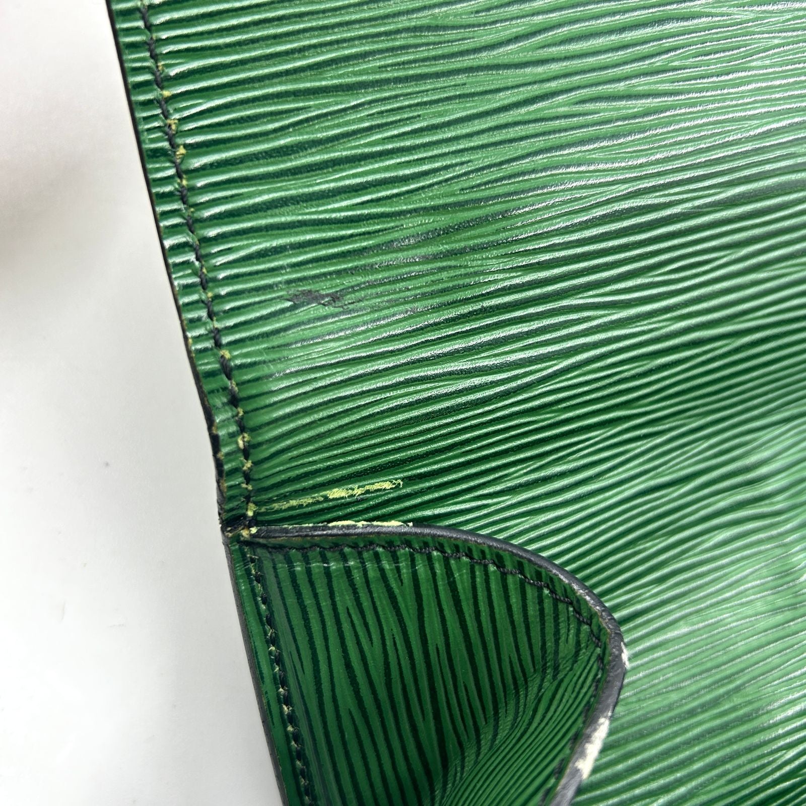 Louis Vuitton Cult Ciel Epi Borneo Green Leather Shoulder Bag Gold — view 7