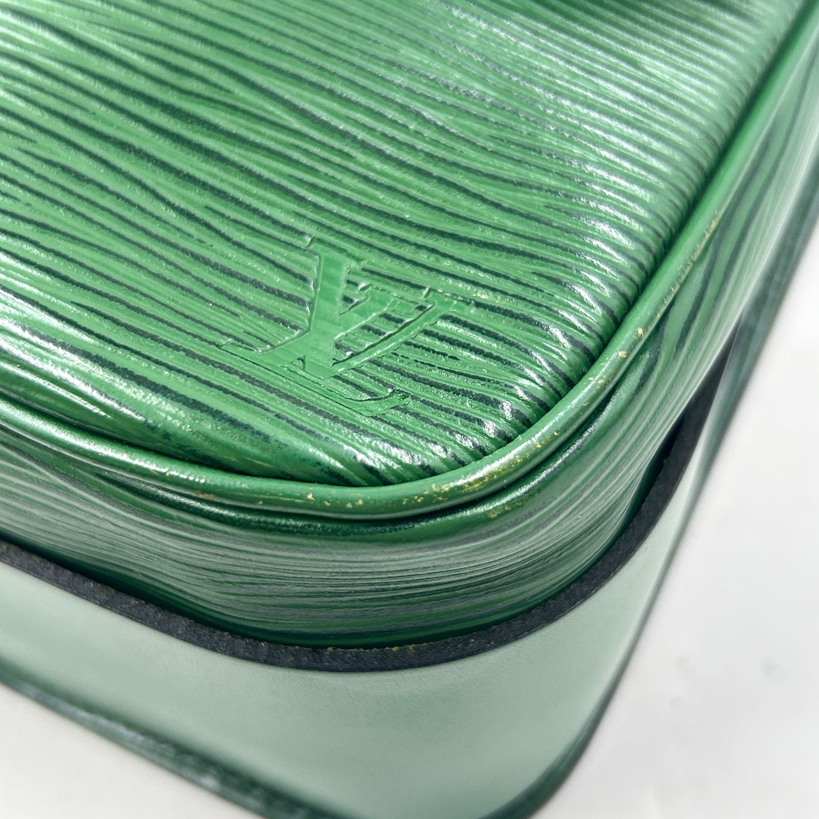 Louis Vuitton Cult Ciel Epi Borneo Green Leather Shoulder Bag Gold — view 9