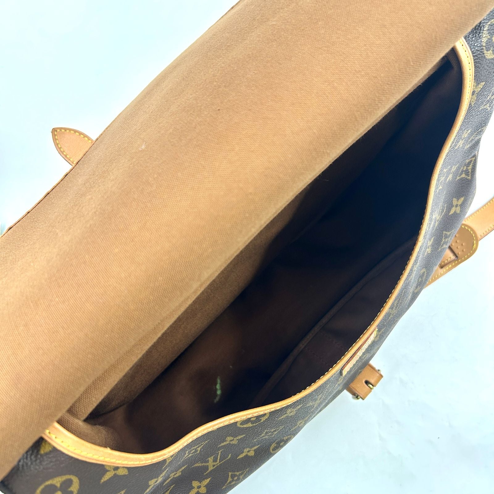 Louis Vuitton Saumur 35 Monogram Leather Brown Light Shoulder Bag Gold — view 3