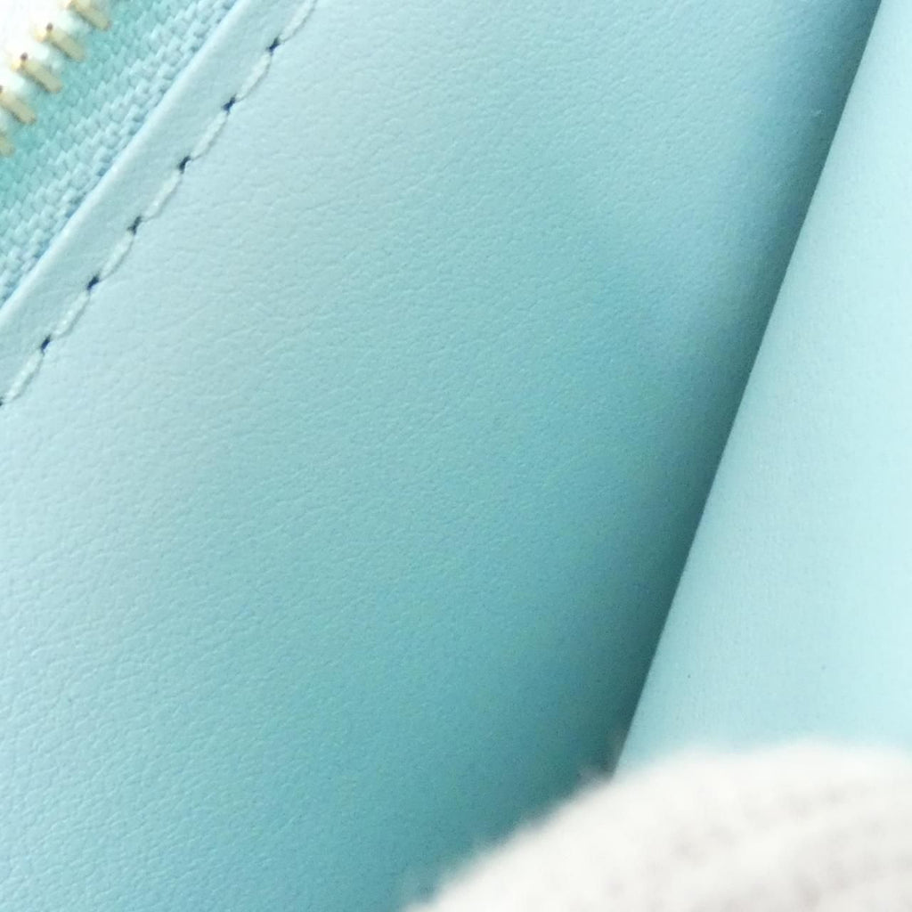 Louis Vuitton Taurillon LV Vertical Wallet Compact — view 9