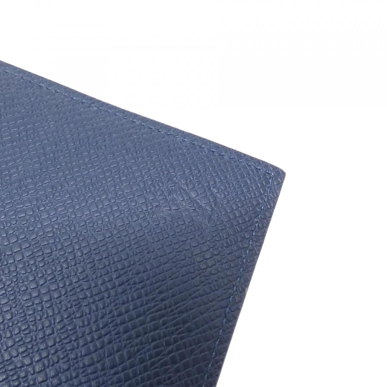 Louis Vuitton Taiga Portefeuille Amerigo Wallet — view 4