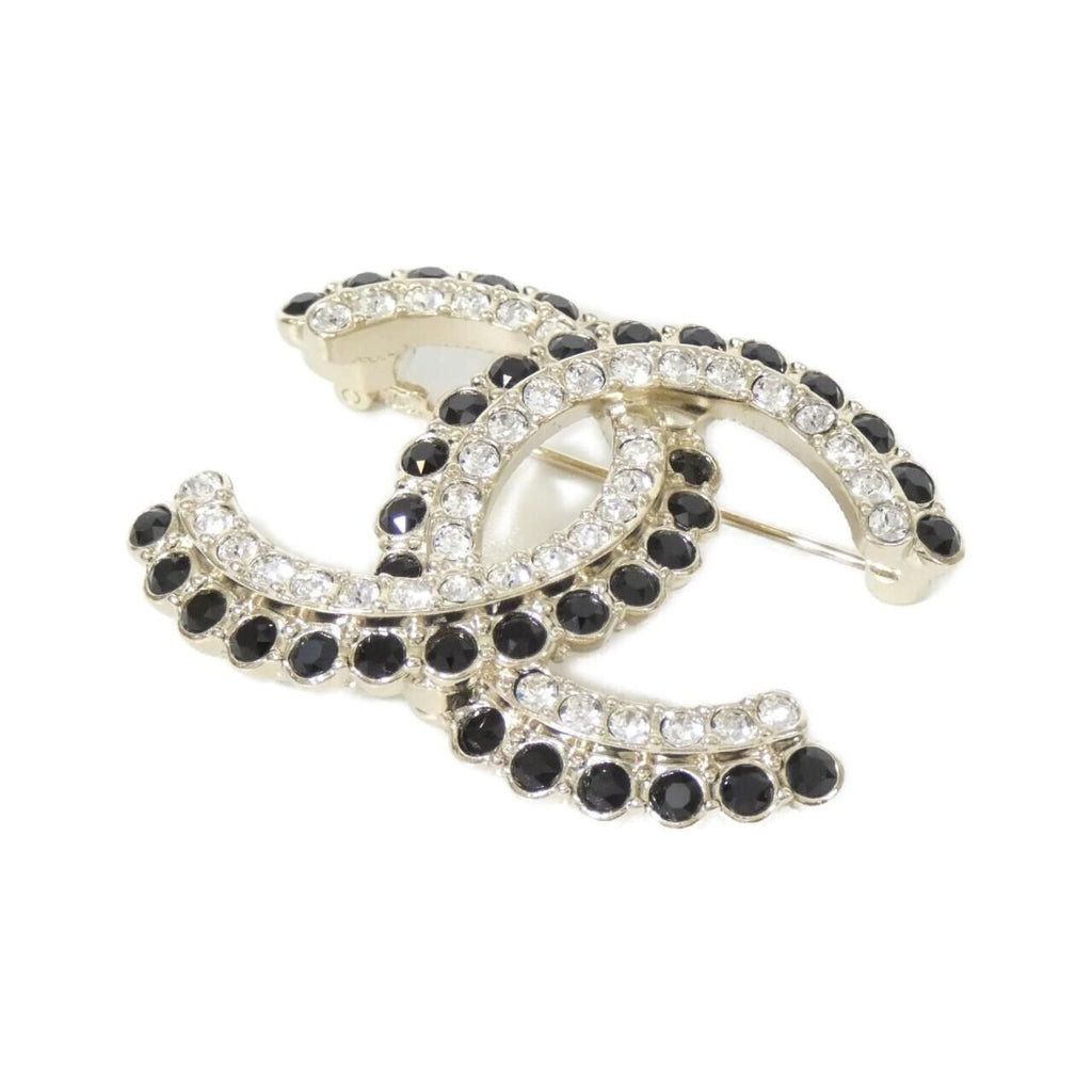 Chanel Brooch Gold