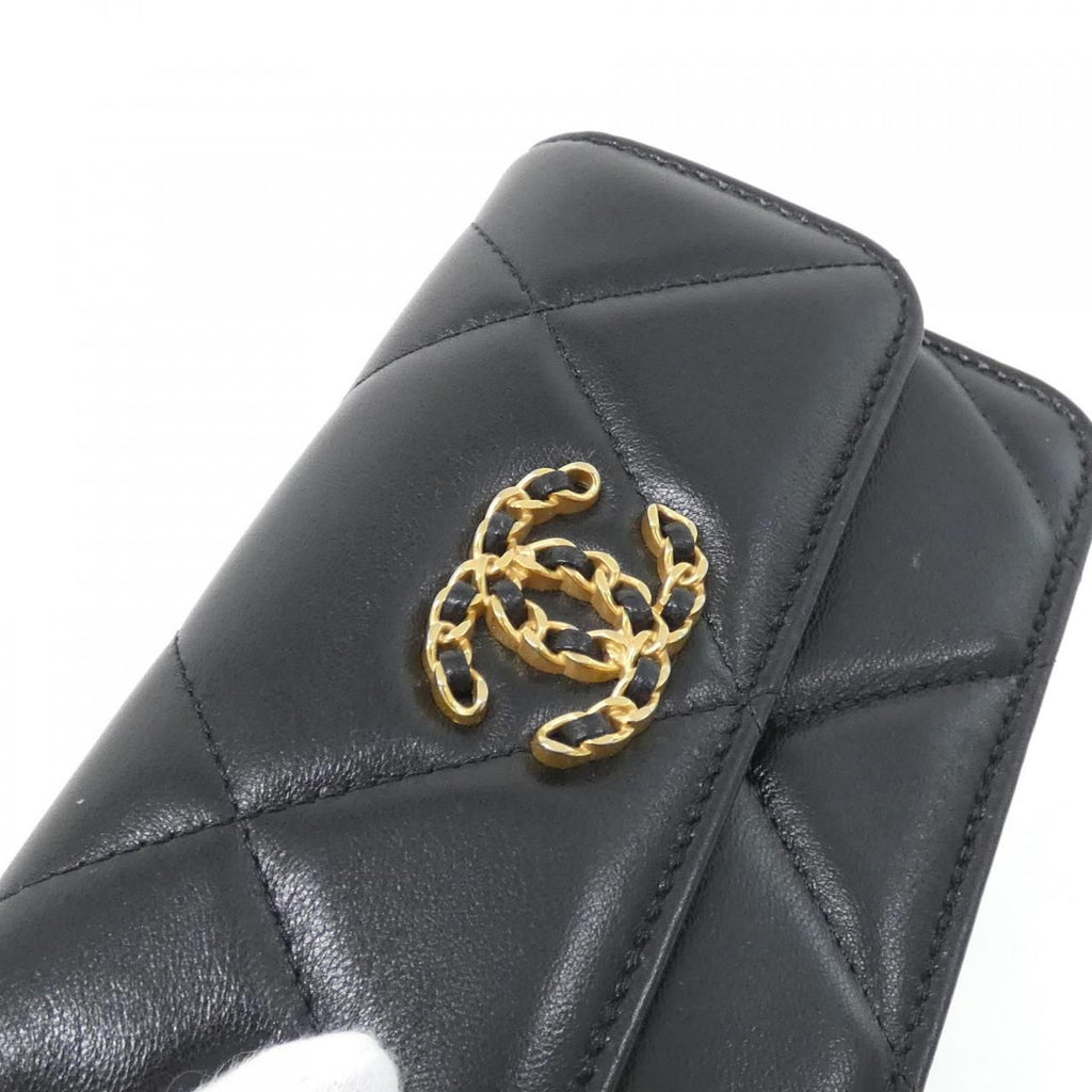Chanel 19 Line Chain Clutch — view 6