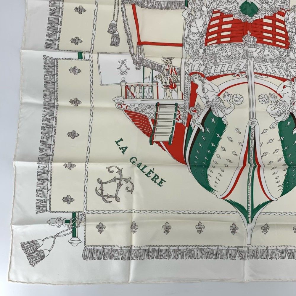 Hermes Carre 90 Vue du Carrosse de la Galere la Reale Queen's Coronation White — view 4