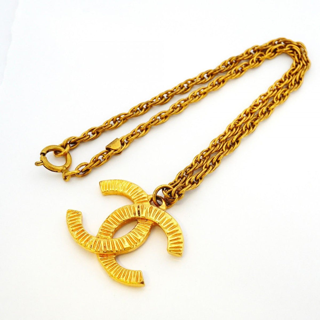Chanel Necklace Vintage CC Logo Gold Plated — view 3