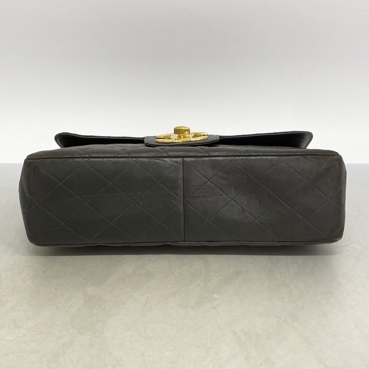 Chanel Shoulder Bag Deca Quilted Lambskin Black Gold — view 3