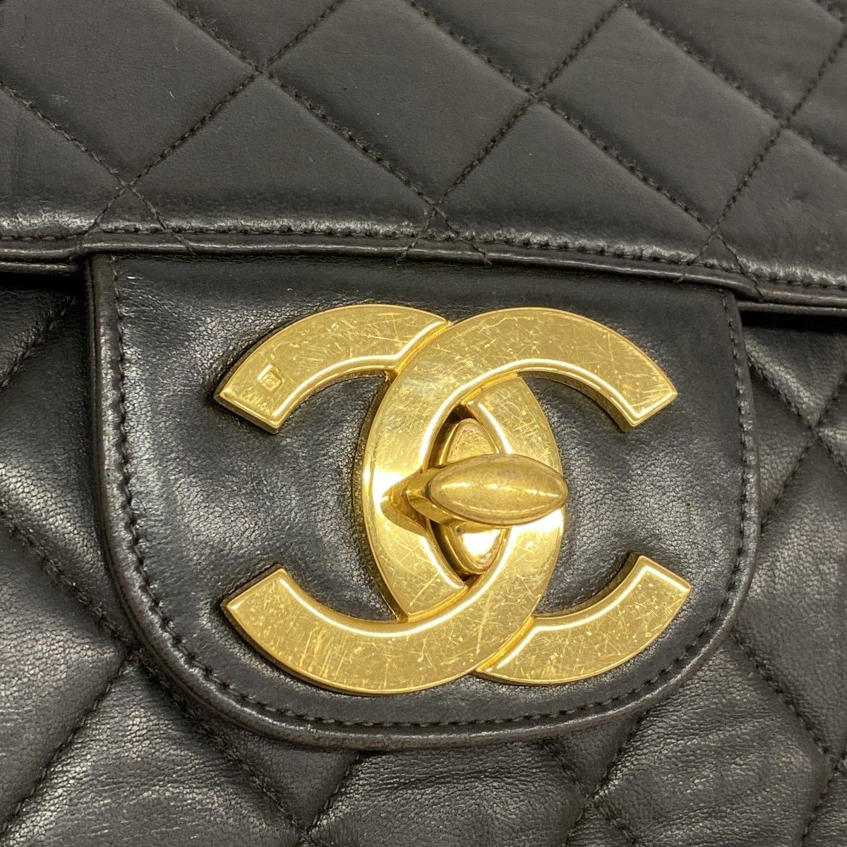 Chanel Shoulder Bag Deca Quilted Lambskin Black Gold — view 9