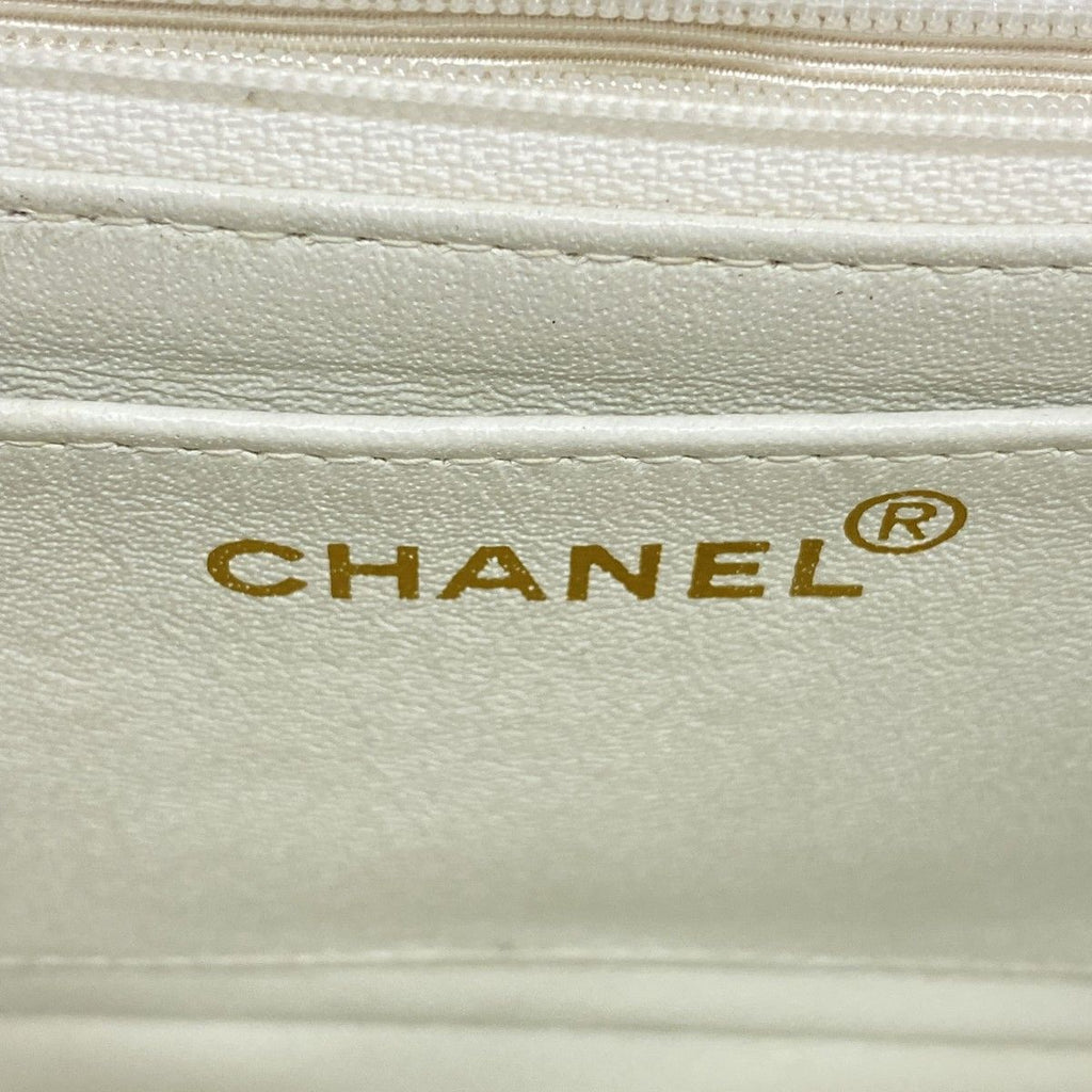 Chanel Shoulder Bag Mini Quilted Lambskin White Gold — view 5