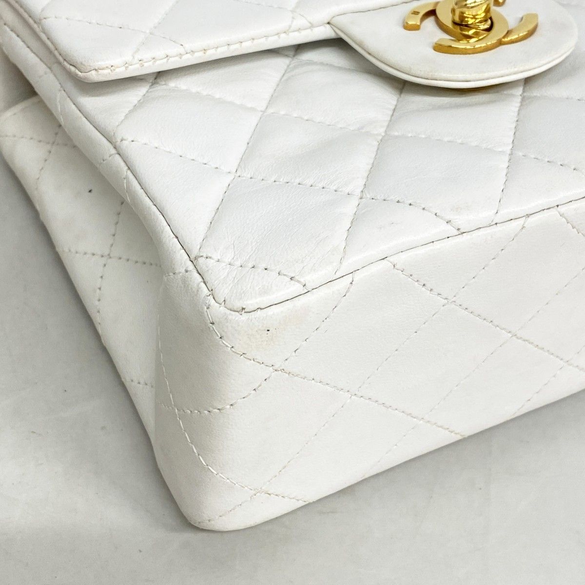 Chanel Shoulder Bag Mini Quilted Lambskin White Gold — view 8