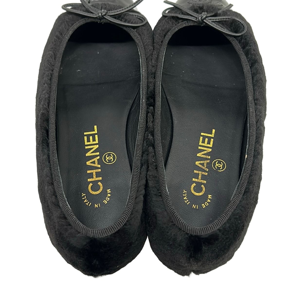 Chanel Flat Shoes 35 C Black Mink Ribbon CC Logo Leather — view 7