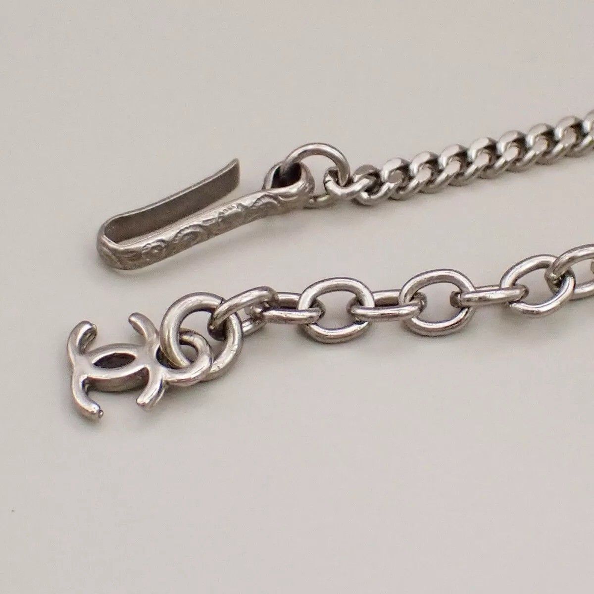 Chanel Necklace CC Logo Silver Off White — view 7