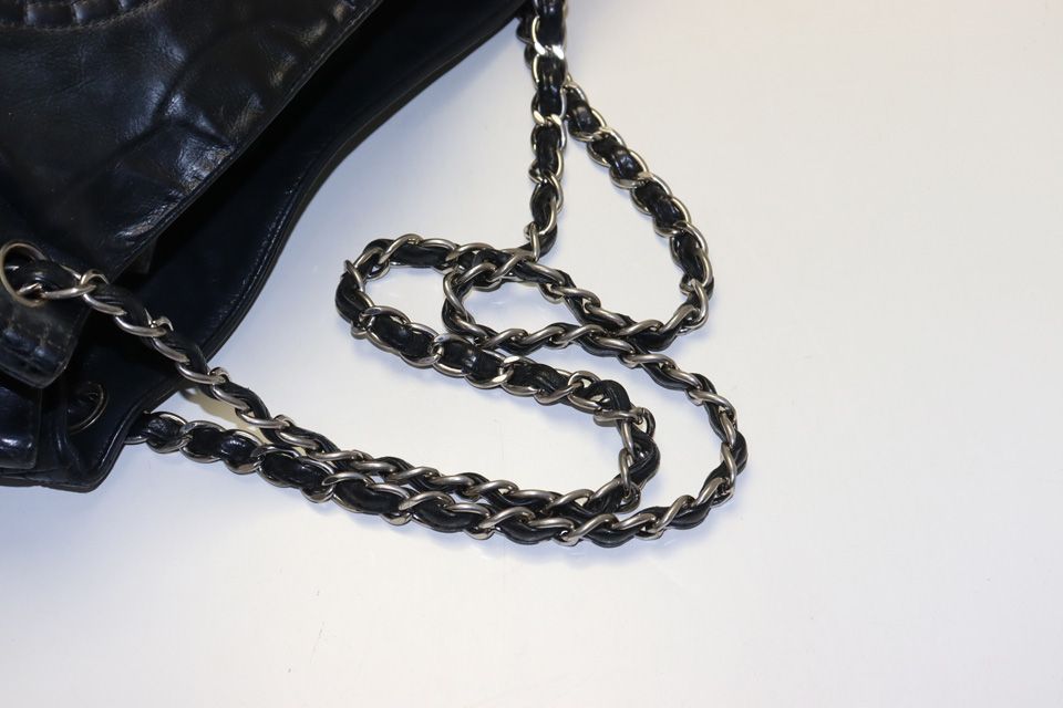 Chanel 16 Jumbo CC Logo Quilted Leather Chain Shoulder — view 6