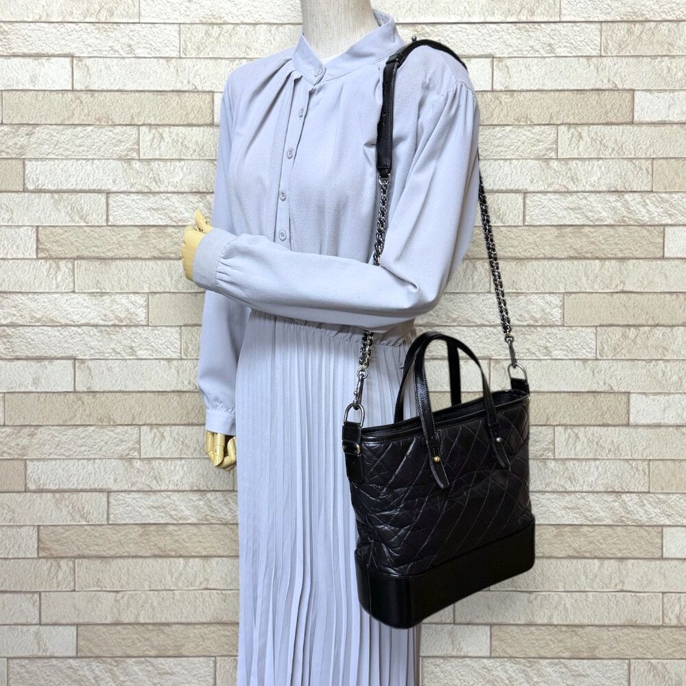 Chanel Gabrielle de Shoulder Bag Black — view 2