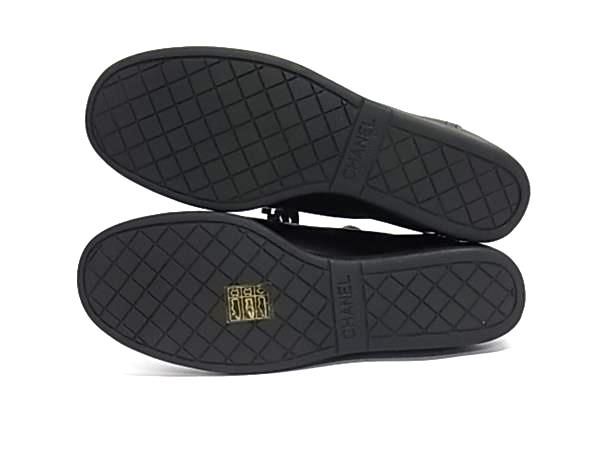 Chanel CC Logo Leather Sneakers Black — view 4