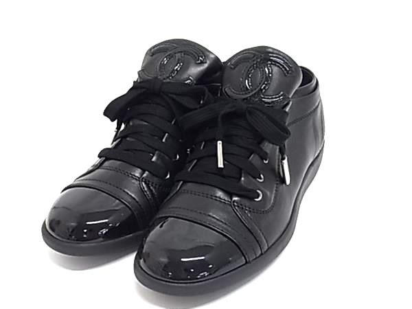 Chanel CC Logo Leather Sneakers Black