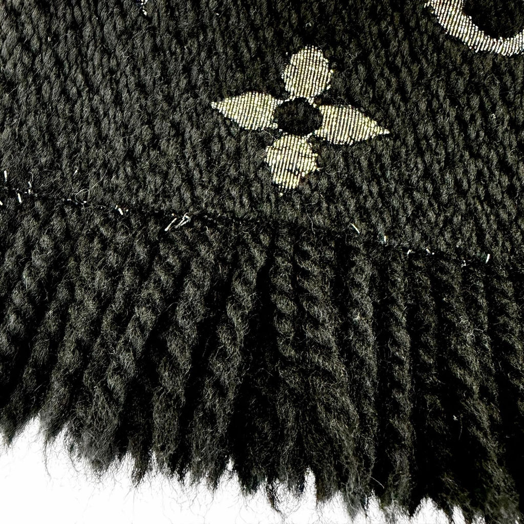 Louis Vuitton Echarpe Logo Mania Shine Wool Silk Noir Scarf with Fringe — view 5