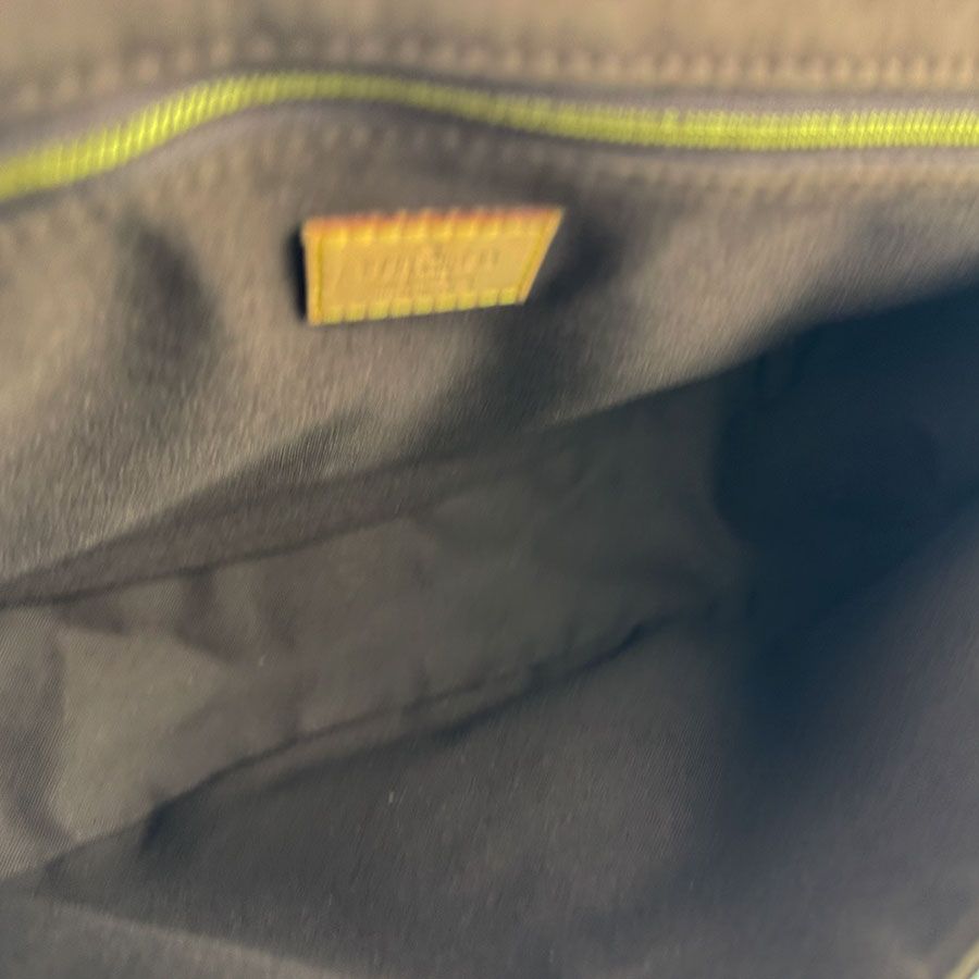 Louis Vuitton Shoulder Bag Menilmontant — view 5