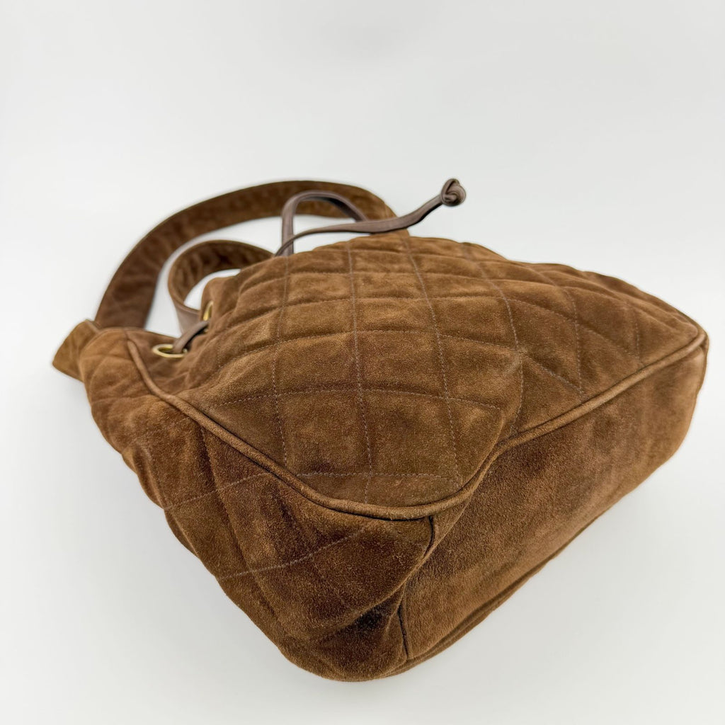 Chanel CC Logo Quilted Shoulder Bag Suede Leather Brown Gold Vintage — view 9