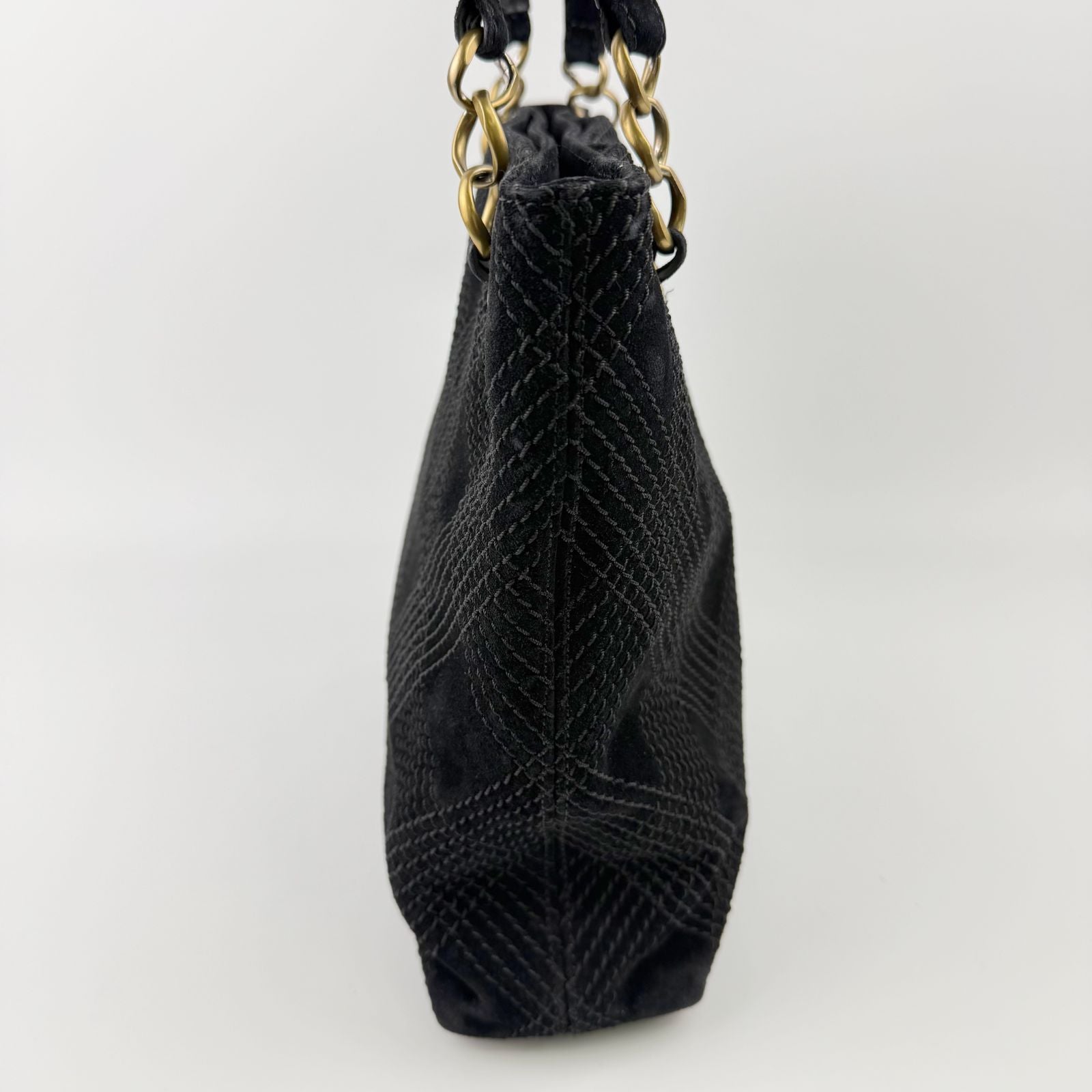 Chanel CC Logo Quilted Tote Shoulder Bag Suede Black Gold Vintage — view 7