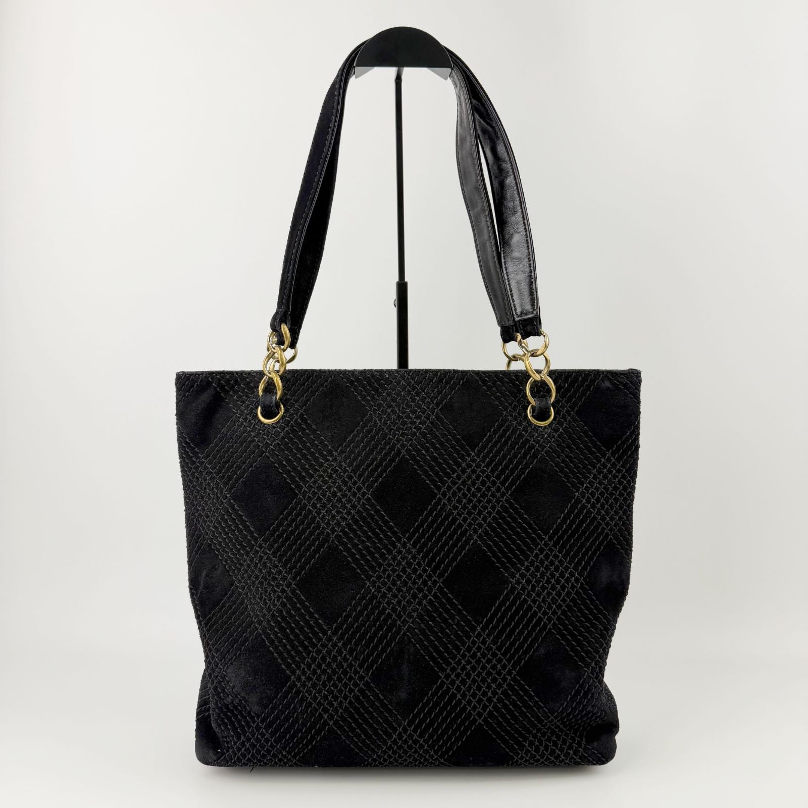 Chanel CC Logo Quilted Tote Shoulder Bag Suede Black Gold Vintage — view 4